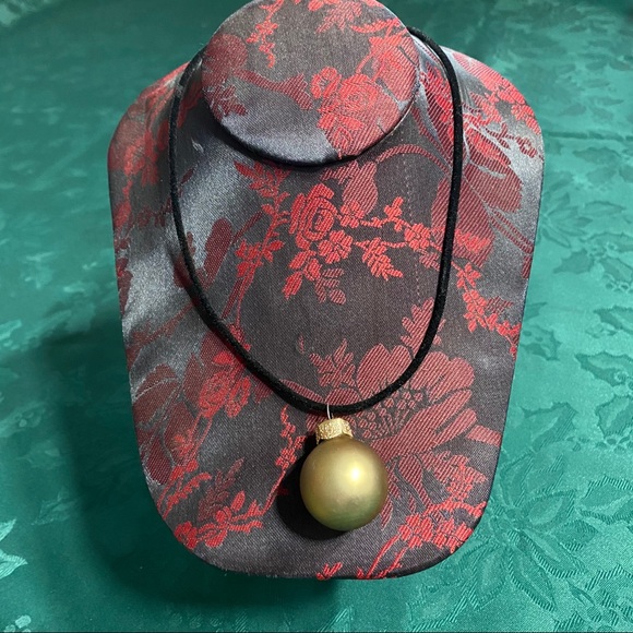 🎄New Christmas Bulb Earrings & Necklace Set - Picture 3 of 6